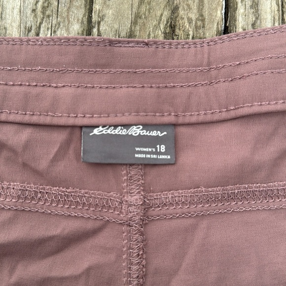 Eddie Bauer women’s hiking shorts size 18 - Picture 2 of 3